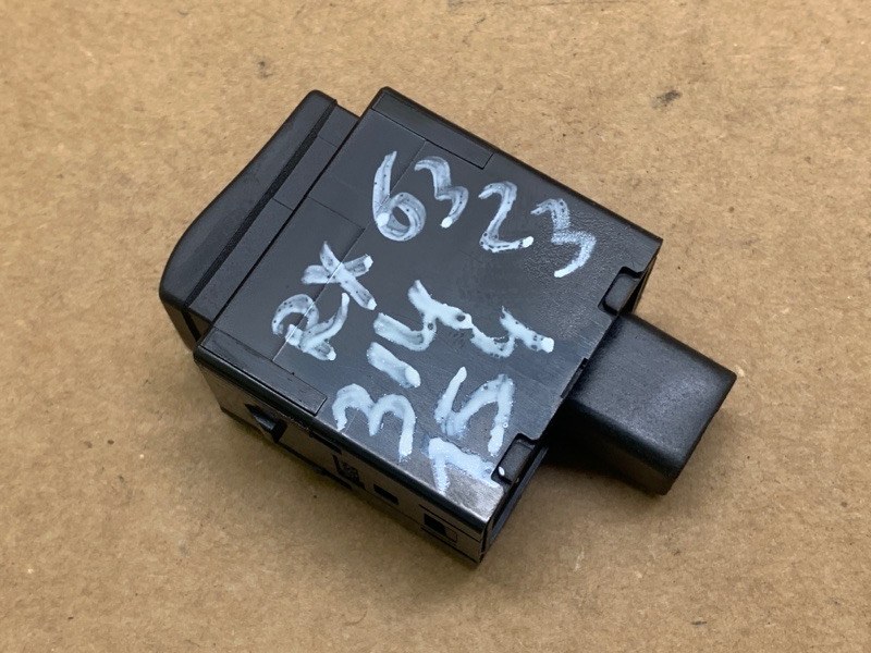 Кнопка открывания бензобака RX350/450 09-15 2011 3.5 2GR-FE