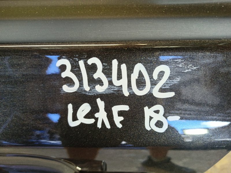 Дверь передняя левая LEAF 18-