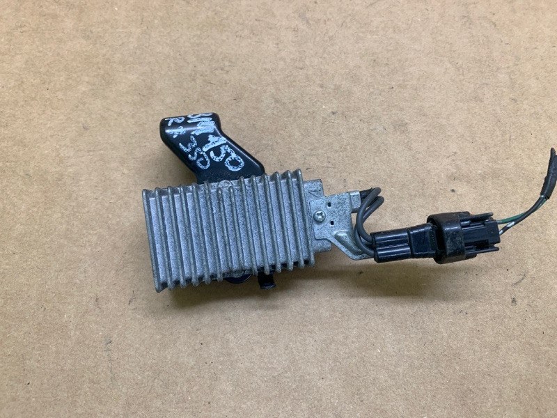 Запчасть резистор топливного насоса LEXUS RX350/450 09-15 2011 3.5 2GR-FE 23080-31131 Б/У Резистор топливного насоса LEXUS RX350/450 09-15 2011 3.5 2GR-FE 23080-31131 Б/У