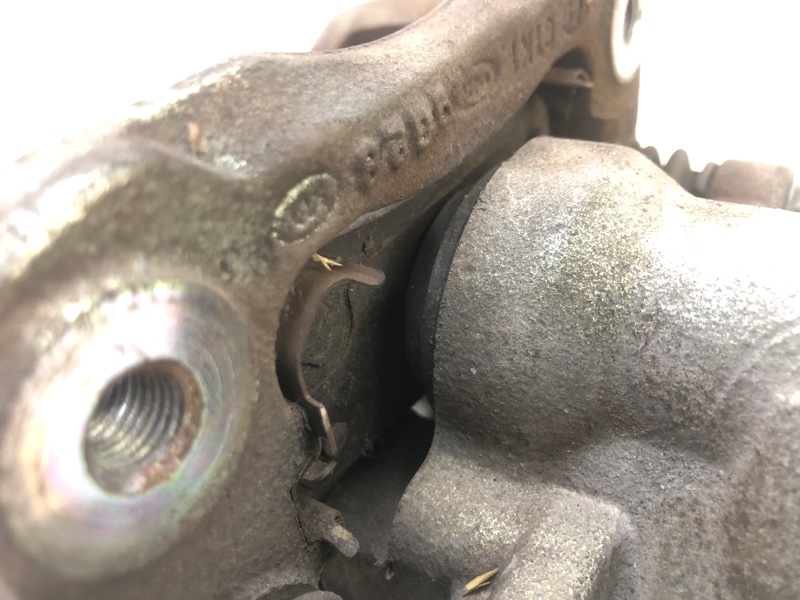 Суппорт тормозной задний левый FORTE/CERATO TD 08-13 2009 TD 2.0 G4KD Суппорт тормозной задний левый FORTE/CERATO TD 08-13 2009 TD 2.0 G4KD