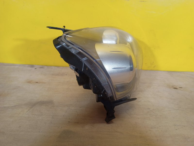 Фара правая TOYOTA AVENSIS 03-08 Фара правая TOYOTA AVENSIS 03-08