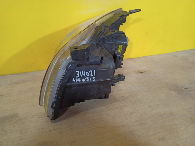 Фара правая AVENSIS 03-08 Фара правая AVENSIS 03-08