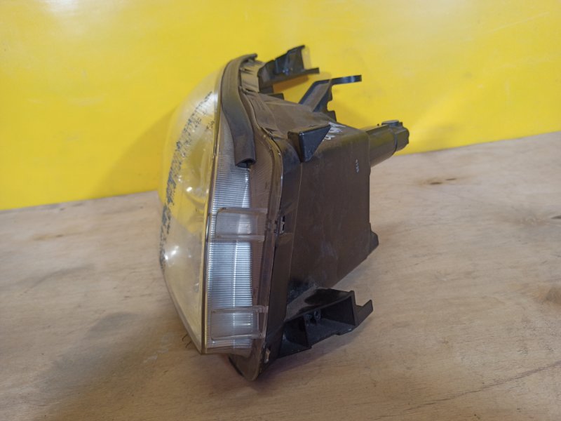 Фара правая RAV4 05-12