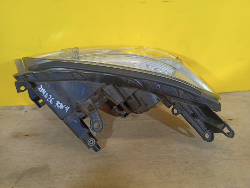 Фара правая RAV4 05-12