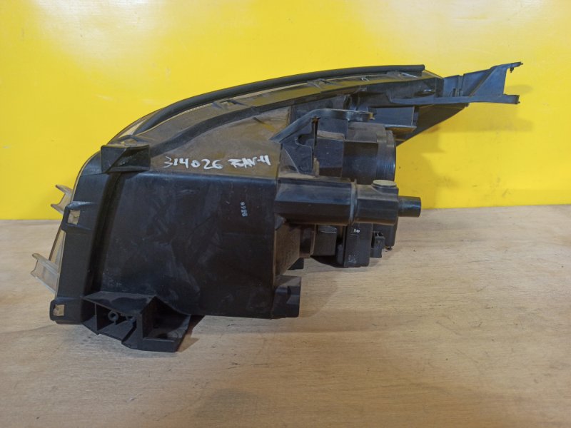 Фара правая RAV4 05-12