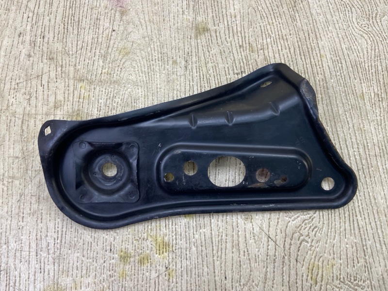 Крепление балки подвески правое ES350 06-12 2011 SEDAN 3.5 2GR-FE