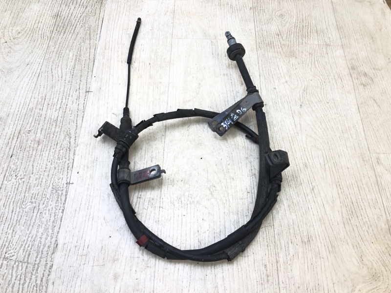 Трос стояночного тормоза правый KIA FORTE/CERATO TD 08-13 2009 TD 2.0 G4KD 597701M300 Б/У