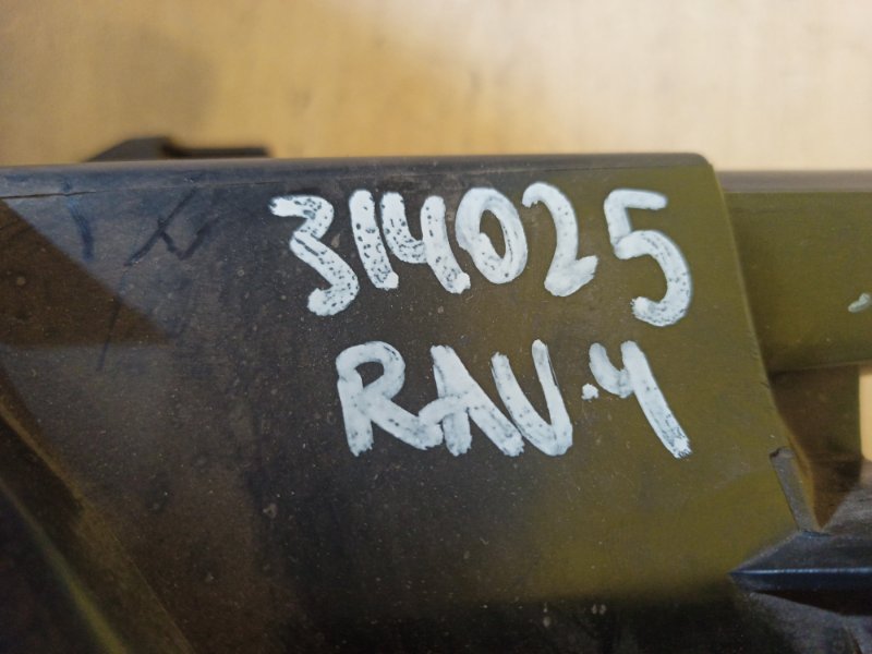 Фара левая RAV4 05-12