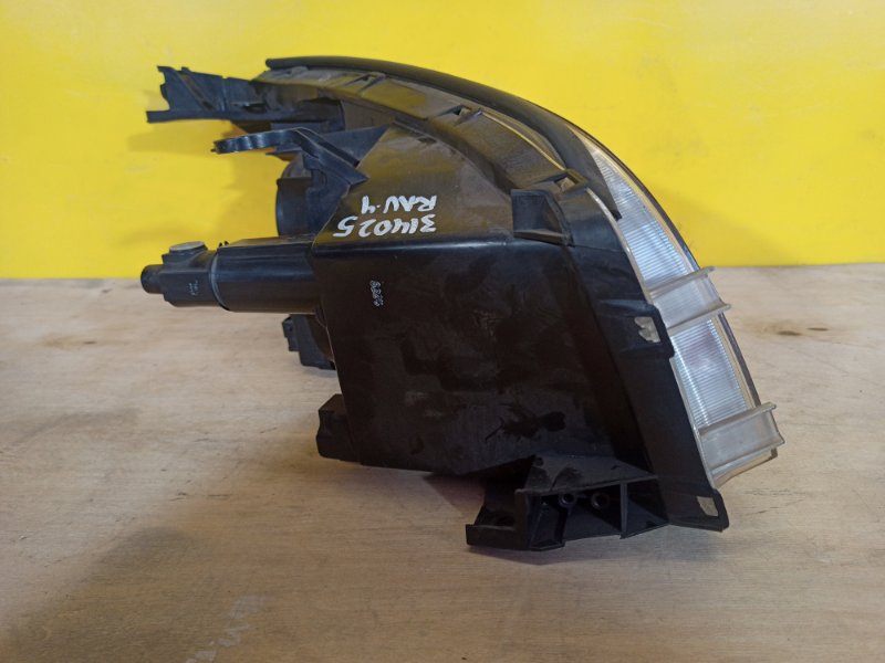 Фара левая TOYOTA RAV4 05-12