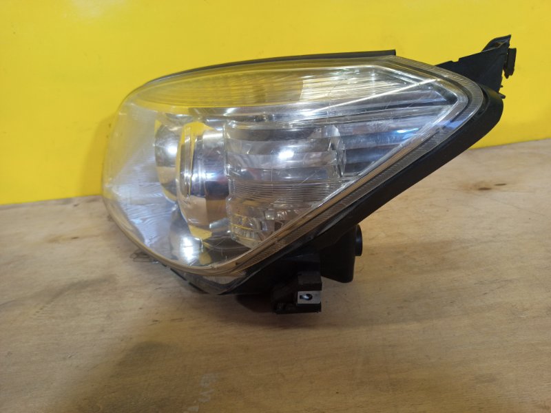 Фара левая RAV4 05-12