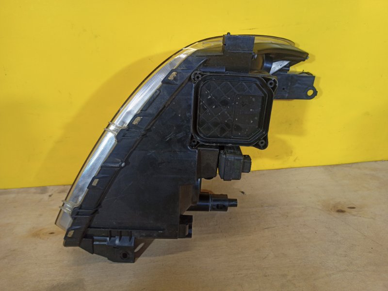 Фара левая RAV4 05-12