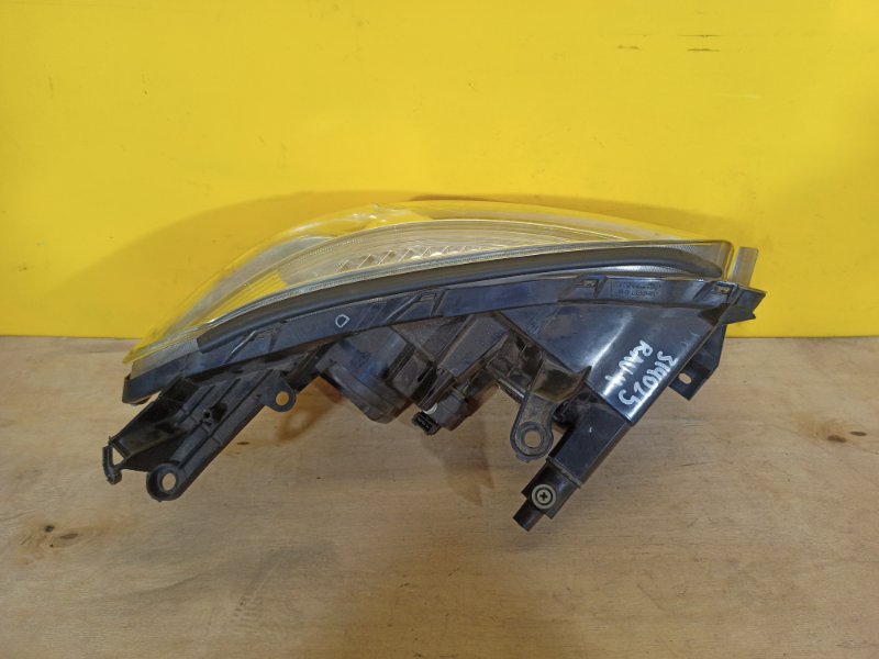 Фара левая RAV4 05-12