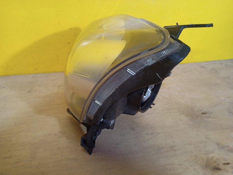 Фара левая AVENSIS 03-08 Фара левая AVENSIS 03-08