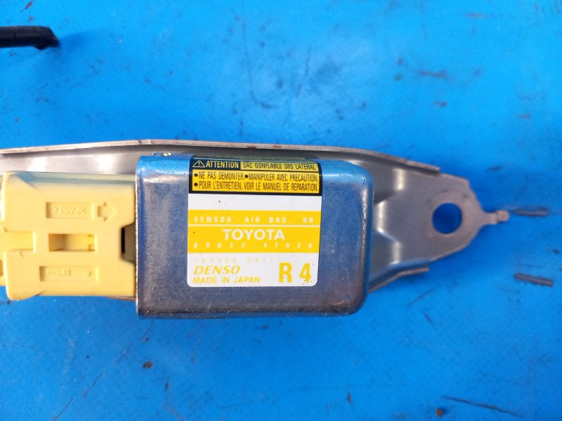 Датчик удара правый PRIUS - 20 03-11 2006 1NZ-FXE 1.5L