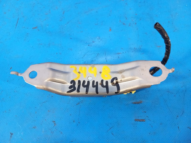 Датчик удара правый TOYOTA PRIUS - 20 03-11 1NZ-FXE 1.5L