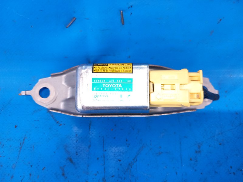 Датчик удара левый TOYOTA PRIUS - 20 03-11 2006 1NZ-FXE 1.5L 8983447020 Б/У