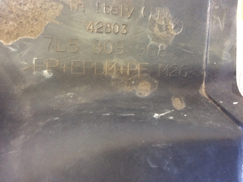 Брызговик передний правый PORSCHE CAYENNE 02-07 955 4.5i M48