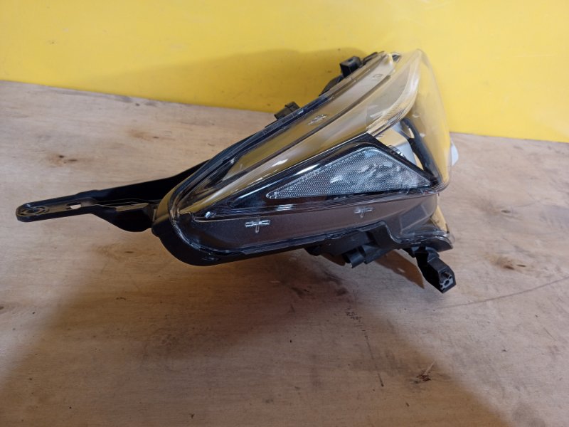 Фара правая NISSAN LEAF 18-