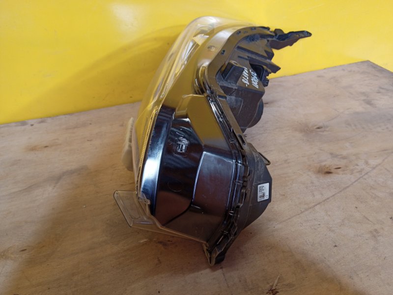 Фара правая LEAF 18-