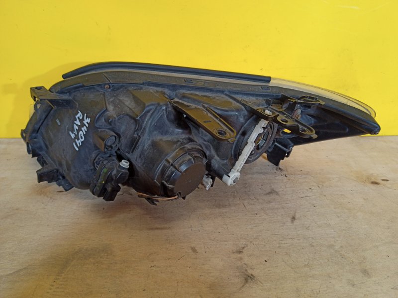 Фара правая RAV4 05-12