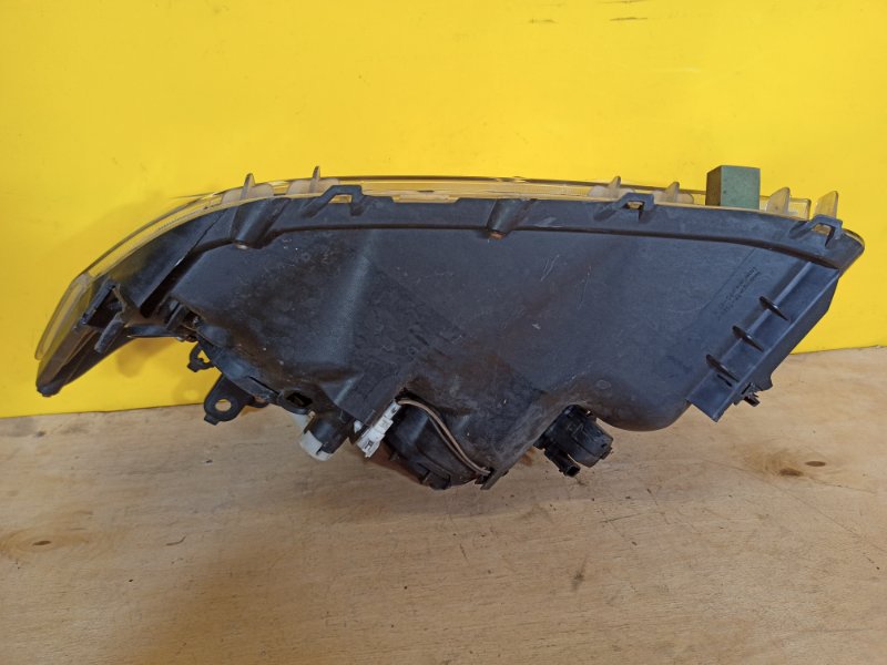 Фара правая RAV4 05-12