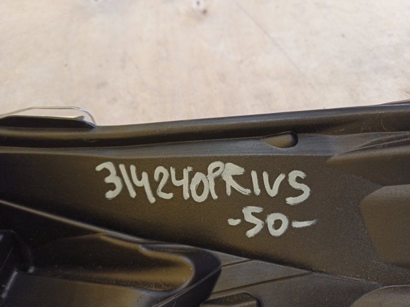 Фара правая PRIUS 16- Фара правая PRIUS 16-