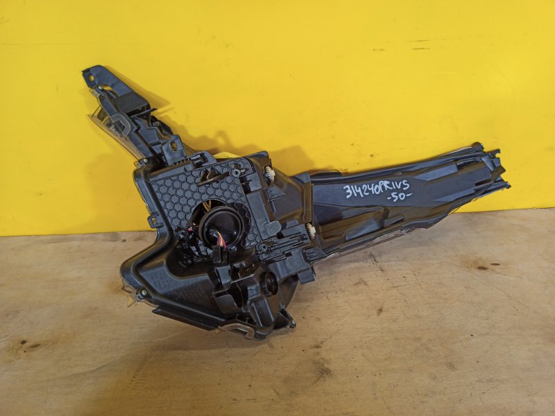 Фара правая PRIUS 16- Фара правая PRIUS 16-