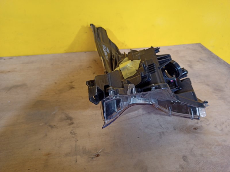 Фара правая PRIUS 16- Фара правая PRIUS 16-