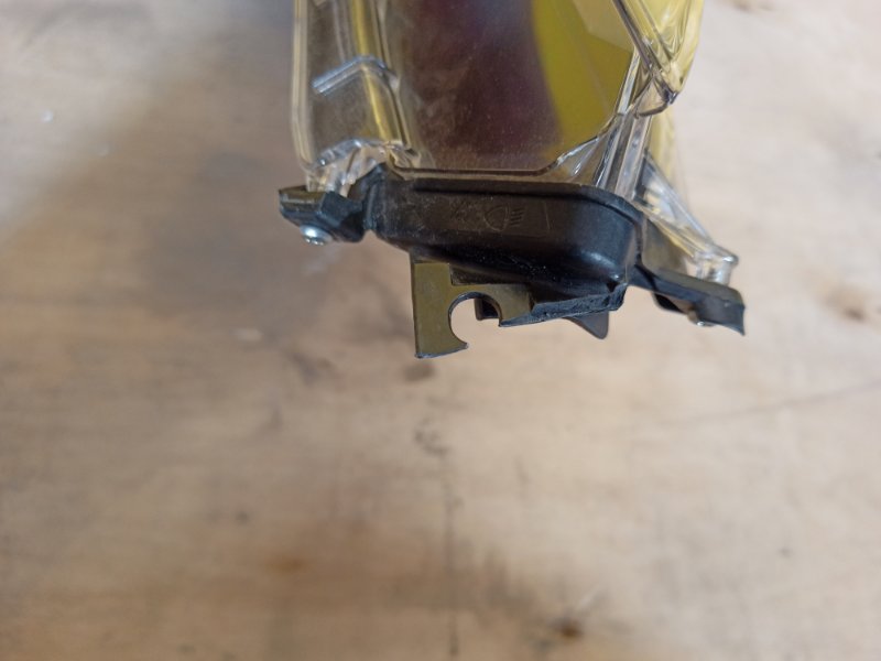 Фара правая PRIUS 16- Фара правая PRIUS 16-