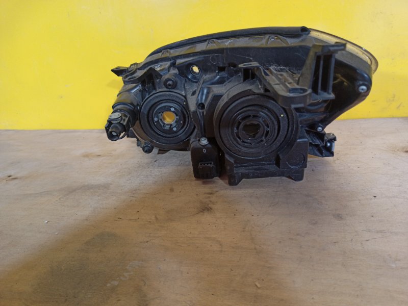 Фара правая RAV4 05-12