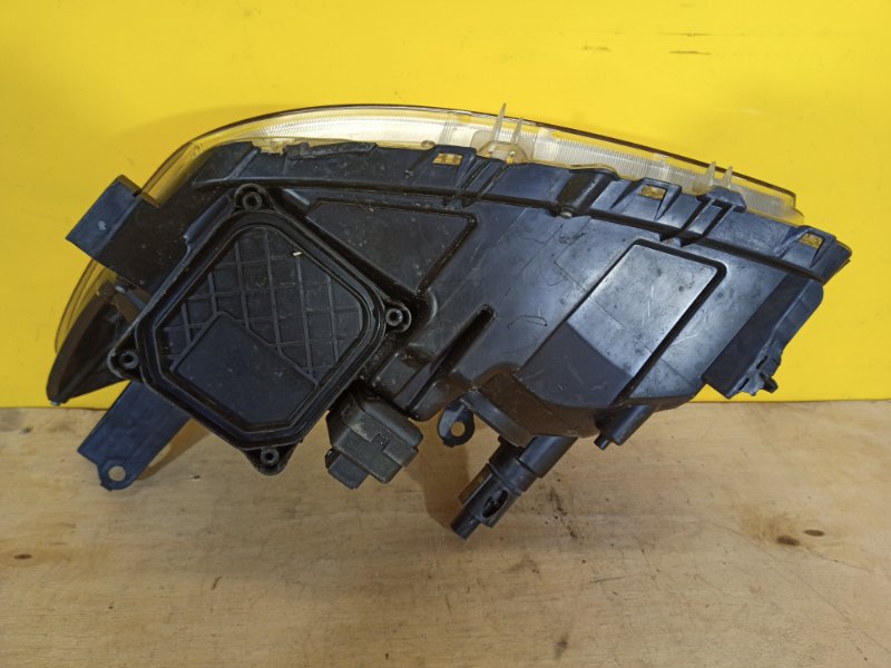 Фара правая RAV4 05-12