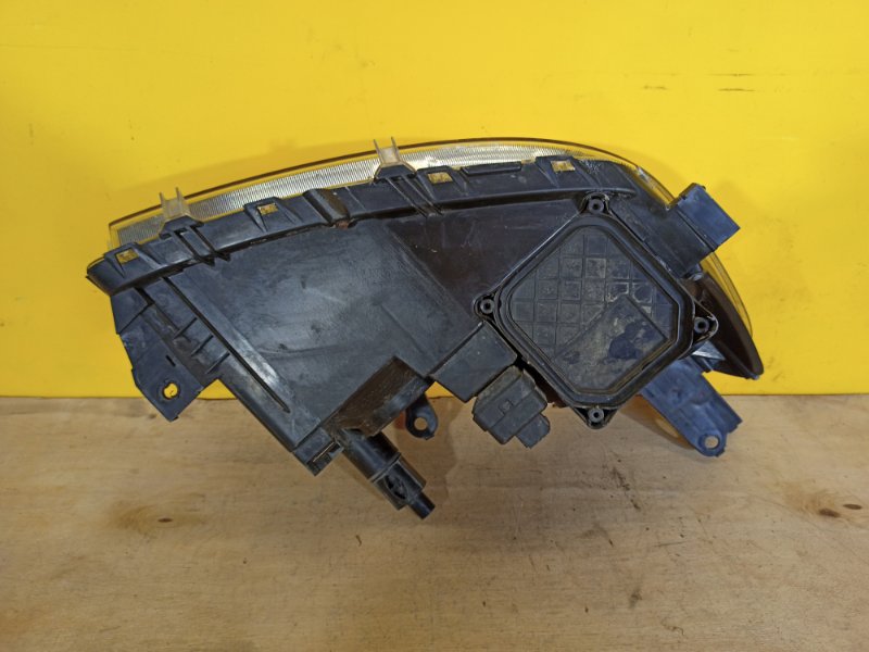 Фара левая RAV4 05-12