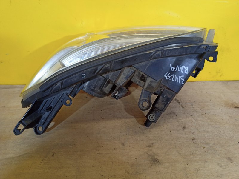 Фара левая RAV4 05-12