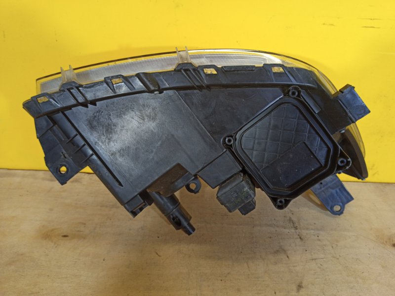 Фара левая RAV4 05-12