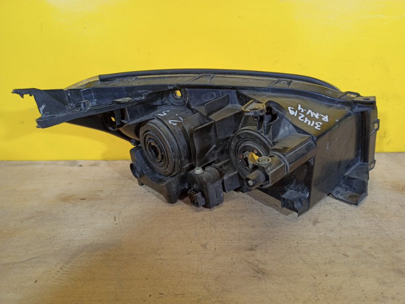 Фара левая RAV4 05-12