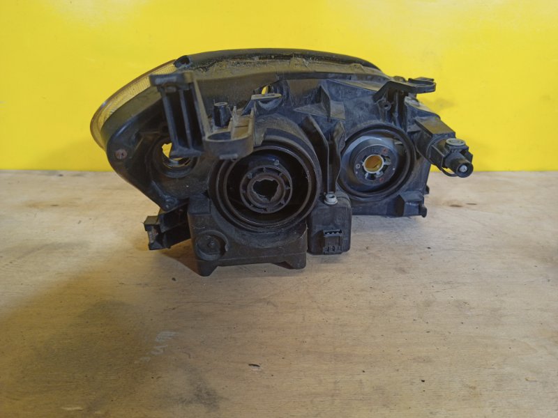 Фара левая RAV4 05-12