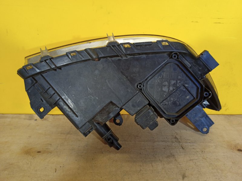 Фара левая RAV4 05-12