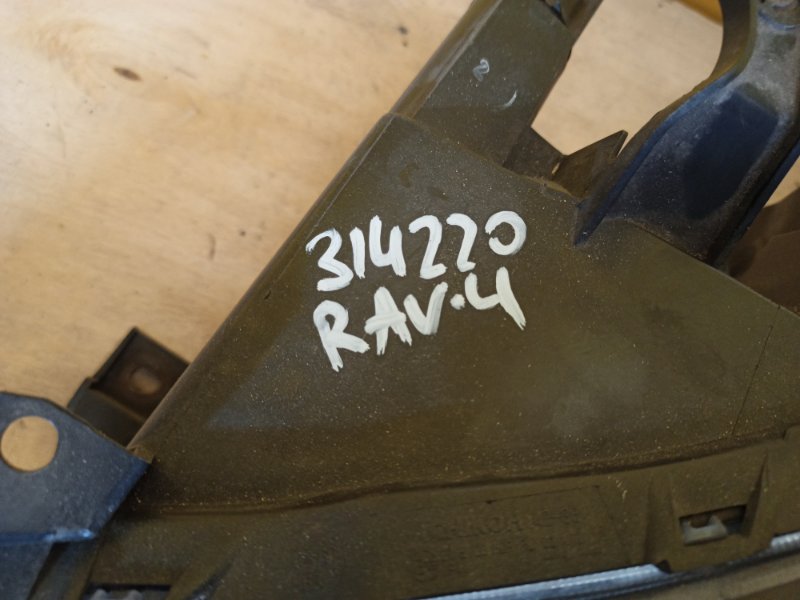 Фара левая RAV4 05-12