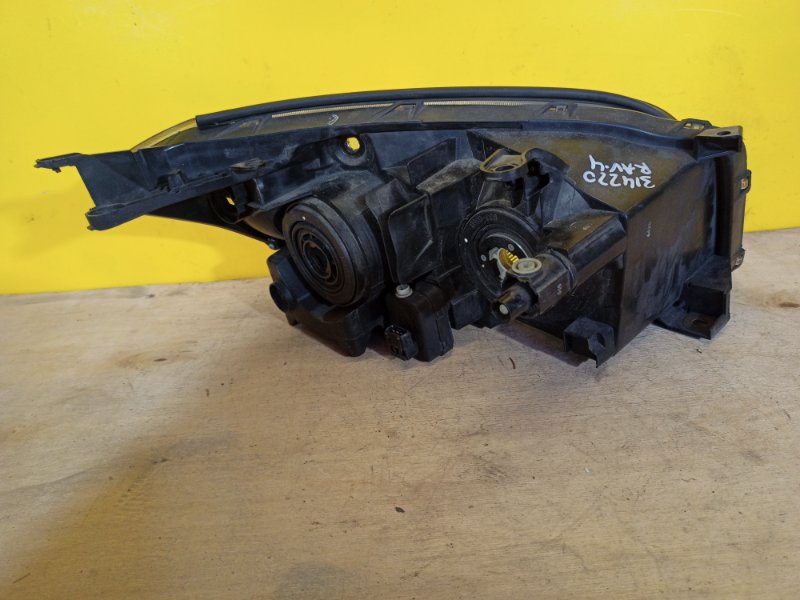 Фара левая RAV4 05-12