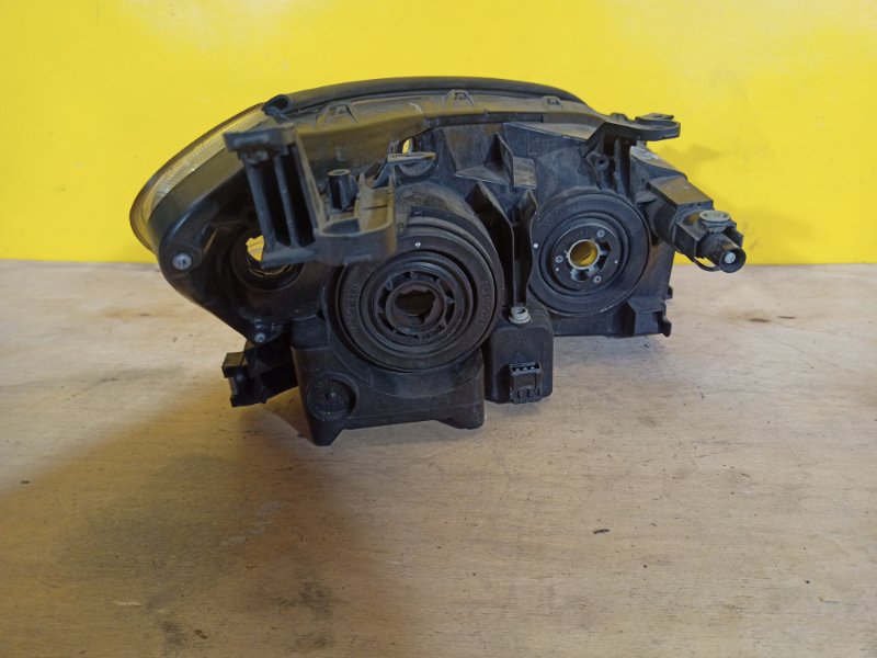 Фара левая RAV4 05-12