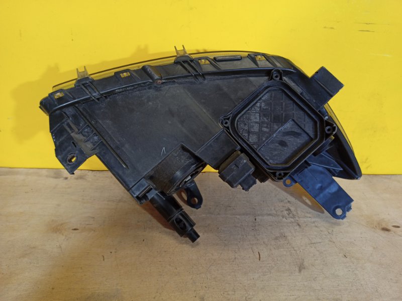 Фара левая RAV4 05-12