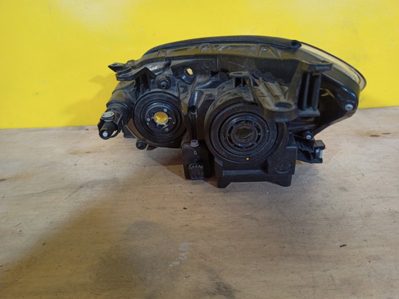 Фара правая RAV4 05-12