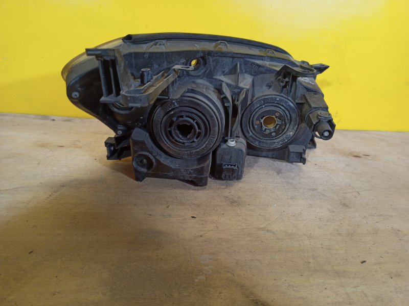 Фара левая RAV4 05-12