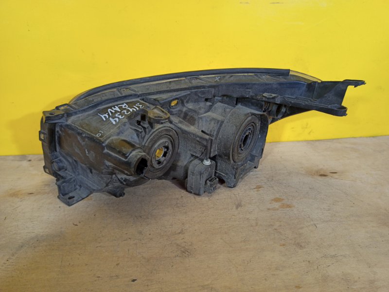 Фара правая TOYOTA RAV4 05-12