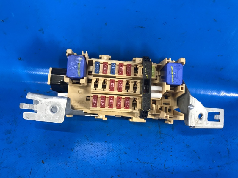 Блок предохранителей салон NISSAN SENTRA B17 12-21 2015 B17 1.8 MRA8DE 24311-1HA0A Б/У