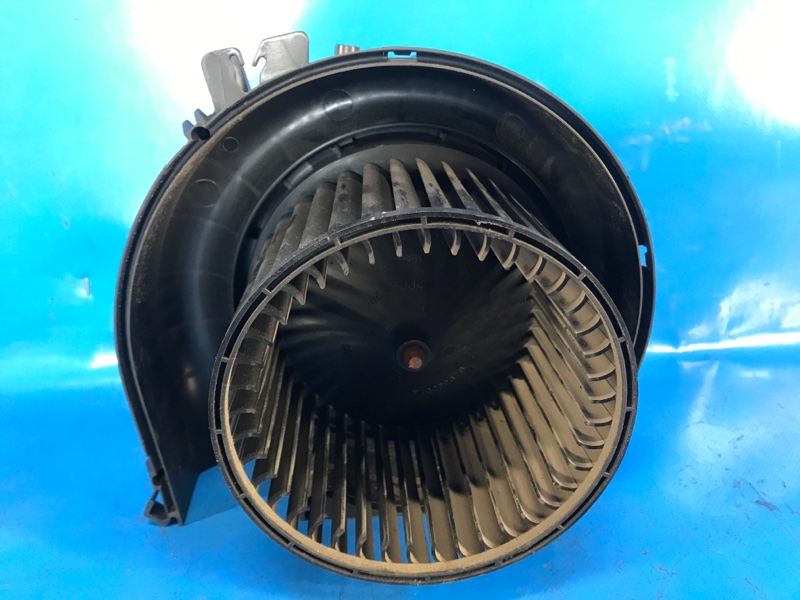 Моторчик печки NISSAN SENTRA B17 12-21 2015 B17 1.8 MRA8DE 272263SG0A Б/У