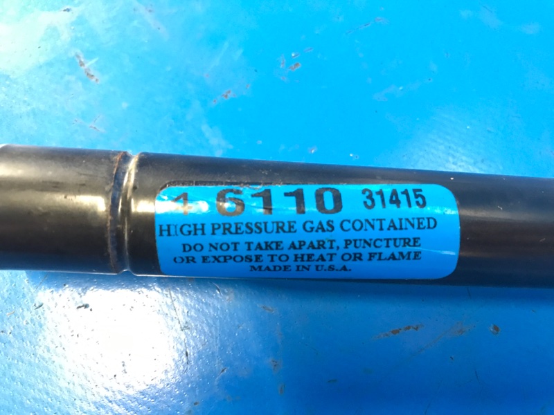 Амортизатор крышки багажника левый PATHFINDER R51 04-14 2004 R51 4.0 VQ40DE