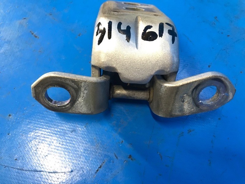 Петля двери верхняя передняя правая PATHFINDER R51 04-14 2004 R51 4.0 VQ40DE