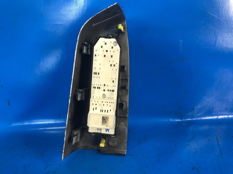 Блок управления стеклоподъемниками передний левый TUNDRA 07-13 2008 4.0 1GRFE