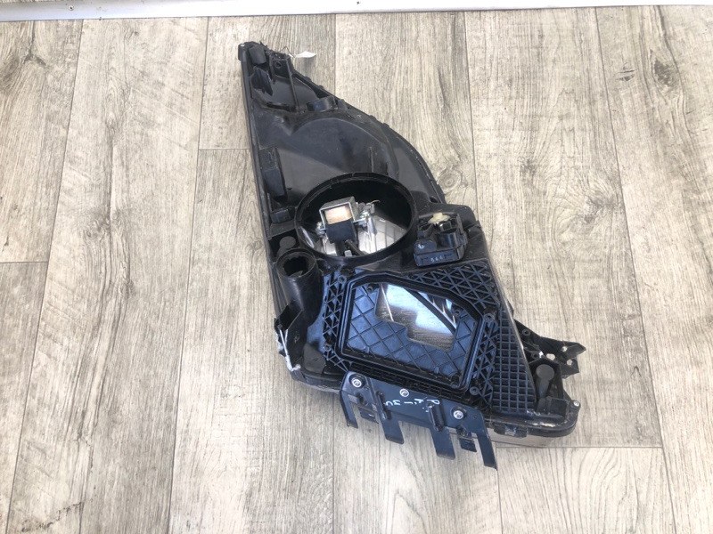 Фара передняя левая TOYOTA PRIUS - 20 03-11